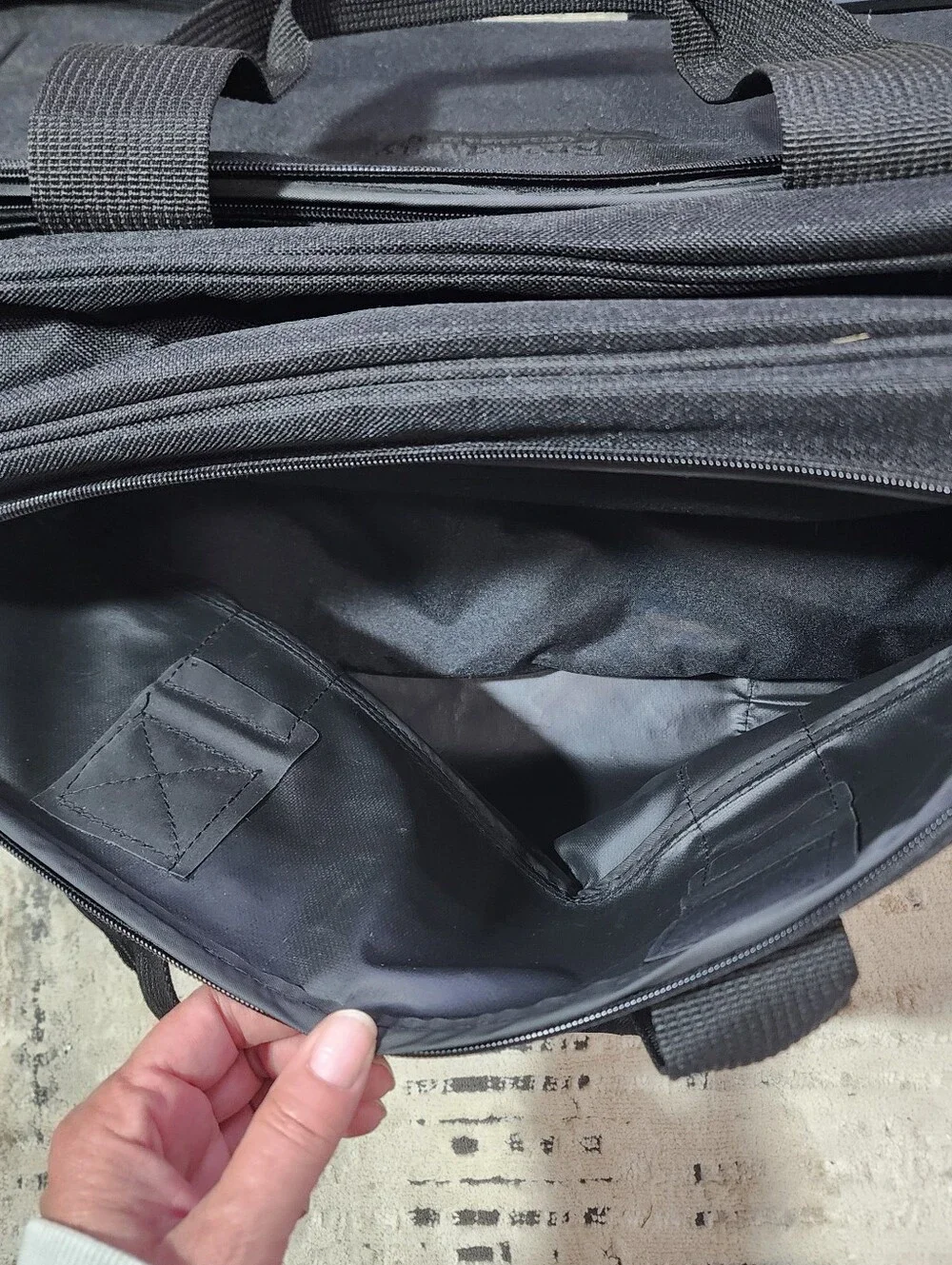 LEEDS Promo Black Travel / Duffle Bag Lightweight Canvas Gym Bag Athleisure
